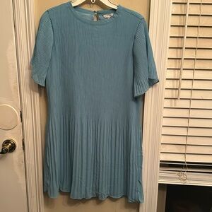 Pretty Vintage dress flowy w/femimine touches - powder blue size Medium